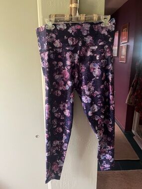 Athleta Women’s 1X Purple Floral Active Leggings with side pockets